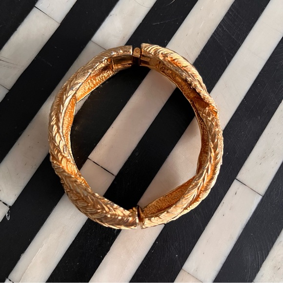 Vintage twist cuff bracelet - Picture 5 of 7